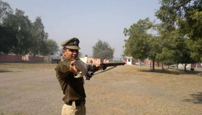 दिल्ली: होली पर गुब्बारे फेंकने से रोका, तो हुड़दंगियों ने पुलिसकर्मी पर चाकू से किया वार, फिर... दिल्ली: होली पर गुब्बारे फेंकने से रोका, तो हुड़दंगियों ने पुलिसकर्मी पर चाकू से किया वार, फिर...