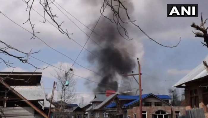 J&K: होली पर सुरक्षाबलों को कामयाबी, जैश के टॉप कमांडर समेत 7 आतंकी ढेर J&K: होली पर सुरक्षाबलों को कामयाबी, जैश के टॉप कमांडर समेत 7 आतंकी ढेर