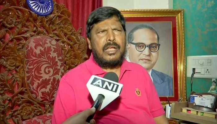 रामदास अठावले बोले, 'फडणवीस ने मुझे दिलाया भरोसा, जारी रहेगा मेरा राज्यसभा कार्यकाल' रामदास अठावले बोले, 'फडणवीस ने मुझे दिलाया भरोसा, जारी रहेगा मेरा राज्यसभा कार्यकाल'