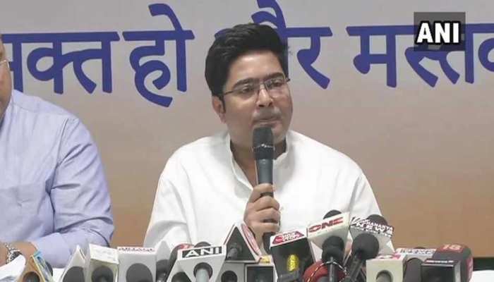 टीएमसी सांसद अभिषेक बनर्जी की पत्नी से जुड़े मुद्दे पर चुनाव आयोग ने मांगी रिपोर्ट टीएमसी सांसद अभिषेक बनर्जी की पत्नी से जुड़े मुद्दे पर चुनाव आयोग ने मांगी रिपोर्ट