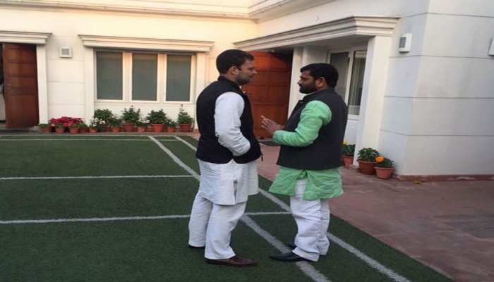 अमेठी में कांग्रेस के लिए मुसीबत बनेंगे सोनिया गांधी के करीबी! राहुल के खिलाफ मैदान में उतरने की तैयारी अमेठी में कांग्रेस के लिए मुसीबत बनेंगे सोनिया गांधी के करीबी! राहुल के खिलाफ मैदान में उतरने की तैयारी
