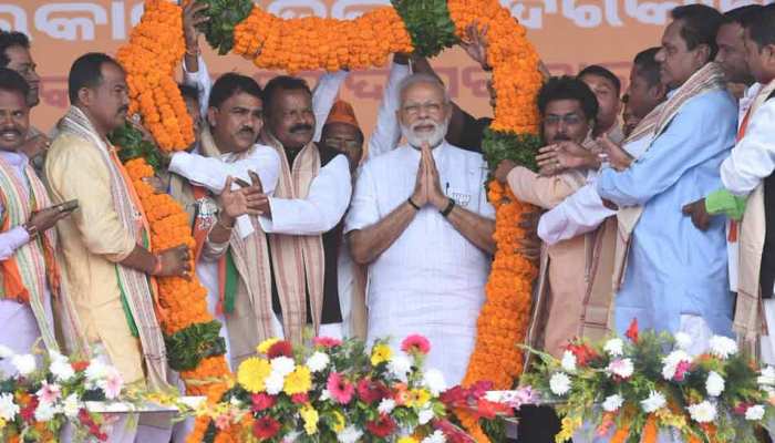 तेलंगाना में बोले PM मोदी, 'एक ओर चौकीदार है, तो दूसरी ओर वंशवाद और भ्रष्टाचार का बोलबाला है' तेलंगाना में बोले PM मोदी, 'एक ओर चौकीदार है, तो दूसरी ओर वंशवाद और भ्रष्टाचार का बोलबाला है'