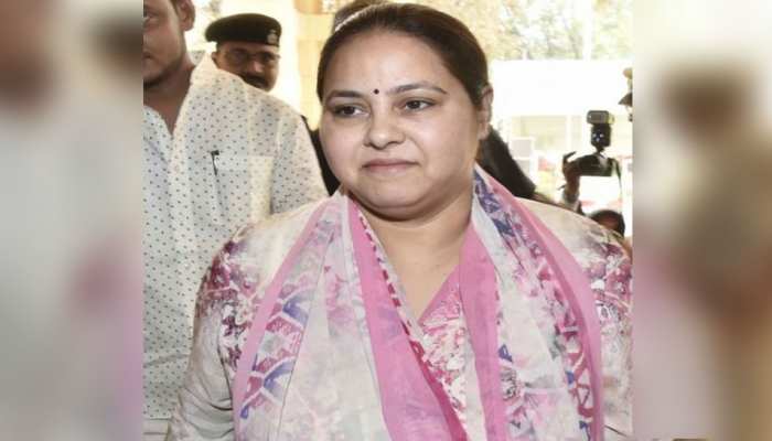 जानें, राज्यसभा सांसद होने के बाद भी RJD ने क्यों दिया मीसा भारती को लोकसभा का टिकट जानें, राज्यसभा सांसद होने के बाद भी RJD ने क्यों दिया मीसा भारती को लोकसभा का टिकट