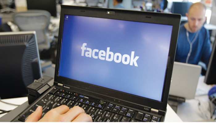 Facebook लाइव करना हो जाएगा मुश्किल, नियमों में बदलाव कर रहा फेसबुक Facebook लाइव करना हो जाएगा मुश्किल, नियमों में बदलाव कर रहा फेसबुक