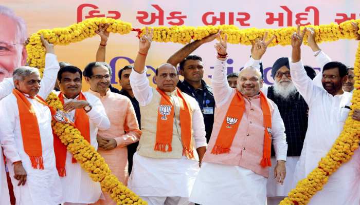 उद्धव ठाकरे ने कहा, 'बीजेपी-शिवसेना के बीच मतभेद थे लेकिन अब वे हल हो गए हैं' उद्धव ठाकरे ने कहा, 'बीजेपी-शिवसेना के बीच मतभेद थे लेकिन अब वे हल हो गए हैं'