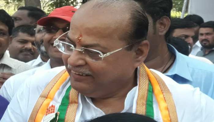 कांग्रेस ने पुणे से मोहन जोशी को दिया टिकट, BJP के गिरीश बापट से होगा महा मुकाबला कांग्रेस ने पुणे से मोहन जोशी को दिया टिकट, BJP के गिरीश बापट से होगा महा मुकाबला