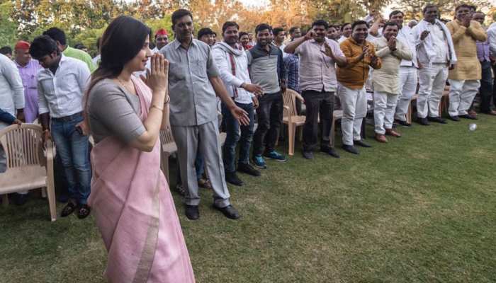 डिंपल यादव ने ट्वीट कर कहा, '6 अप्रैल को करूंगी नामांकन, आपका आशीर्वाद चाहती हूं' डिंपल यादव ने ट्वीट कर कहा, '6 अप्रैल को करूंगी नामांकन, आपका आशीर्वाद चाहती हूं'