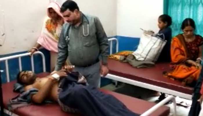 बक्सर में पिकवैन पलटने से 17 लोग घायल, सभी घायलों को अस्पताल में चल रहा इलाज बक्सर में पिकवैन पलटने से 17 लोग घायल, सभी घायलों को अस्पताल में चल रहा इलाज