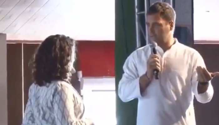 VIDEO : छात्रों से बात कर रहे थे राहुल गांधी, लगने लगे मोदी-मोदी के नारे, बोले- आई लव मिस्टर नरेंद्र मोदी VIDEO : छात्रों से बात कर रहे थे राहुल गांधी, लगने लगे मोदी-मोदी के नारे, बोले- आई लव मिस्टर नरेंद्र मोदी