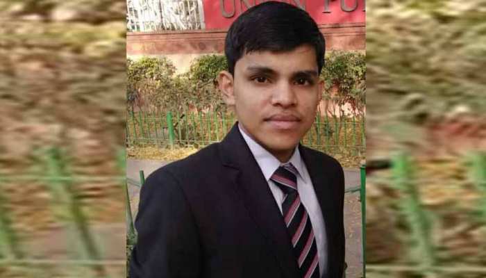 पिता पेट्रोल पंप पर हैं वर्कर और पढ़ाई के लिए मां ने बेचा घर, अब बेटा बनेगा कलेक्टर पिता पेट्रोल पंप पर हैं वर्कर और पढ़ाई के लिए मां ने बेचा घर, अब बेटा बनेगा कलेक्टर