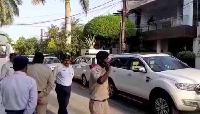 CM कमलनाथ के OSD के घर पर इनकम टैक्स की रेड, अब तक तलाशी में 9 करोड़ बरामद CM कमलनाथ के OSD के घर पर इनकम टैक्स की रेड, अब तक तलाशी में 9 करोड़ बरामद