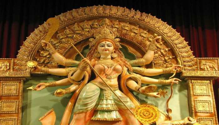 नवरात्रि के चौथे दिन होती है मां कुष्मांडा की पूजा, इन मंत्रों के साथ लगाएं मालपुए का भोग, मिलेगा वरदान नवरात्रि के चौथे दिन होती है मां कुष्मांडा की पूजा, इन मंत्रों के साथ लगाएं मालपुए का भोग, मिलेगा वरदान
