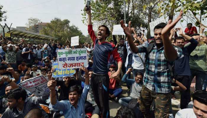 SSC पेपर लीक मामला : सुप्रीम कोर्ट का CBI को स्टेटस रिपोर्ट दाखिल करने का आदेश SSC पेपर लीक मामला : सुप्रीम कोर्ट का CBI को स्टेटस रिपोर्ट दाखिल करने का आदेश