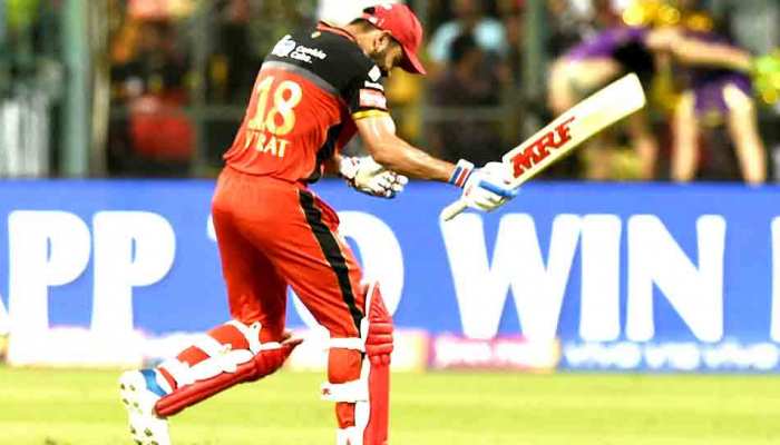 IPL-12: लगातार 6 मैच हारने वाले विराट कोहली के बचाव में उतरे कोच, कही यह बात... IPL-12: लगातार 6 मैच हारने वाले विराट कोहली के बचाव में उतरे कोच, कही यह बात...