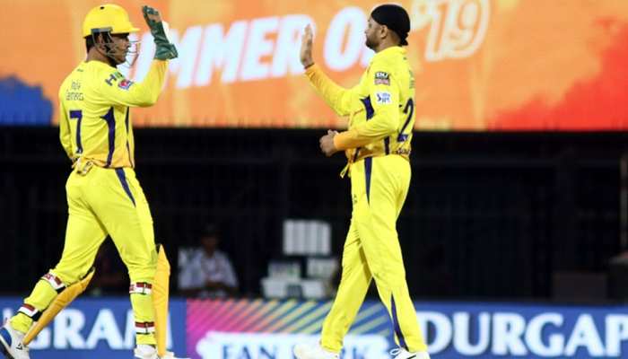 IPL 2019: धोनी ने पुरानी शराब से की चेन्नई के इन दो खिलाड़ियों की तुलना IPL 2019: धोनी ने पुरानी शराब से की चेन्नई के इन दो खिलाड़ियों की तुलना