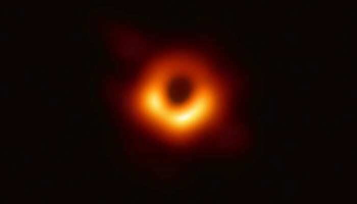 Black Hole की तस्वीर लेना था नामुमकिन, जानें फिर कैसी ली गई तस्वीर Black Hole की तस्वीर लेना था नामुमकिन, जानें फिर कैसी ली गई तस्वीर