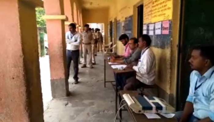 लोकसभा चुनाव 2019: नवादा के इस बूथ पर सुबह से नहीं पहुंचा एक भी मतदाता, किया वोट का बहिष्कार लोकसभा चुनाव 2019: नवादा के इस बूथ पर सुबह से नहीं पहुंचा एक भी मतदाता, किया वोट का बहिष्कार