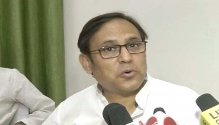 RJD के शिवहर प्रत्याशी फैसल अली ने कहा- 'तेजप्रताप के कैंडिडेट से नहीं पड़ेगा फर्क' RJD के शिवहर प्रत्याशी फैसल अली ने कहा- 'तेजप्रताप के कैंडिडेट से नहीं पड़ेगा फर्क'