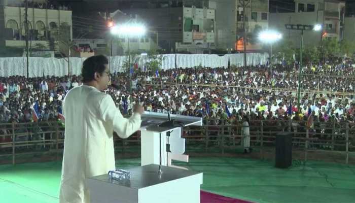 राज ठाकरे कर रहे कांग्रेस-एनसीपी का प्रचार, लेकिन दोनों पार्टियों ने रैली का खर्च देने से किया मना राज ठाकरे कर रहे कांग्रेस-एनसीपी का प्रचार, लेकिन दोनों पार्टियों ने रैली का खर्च देने से किया मना