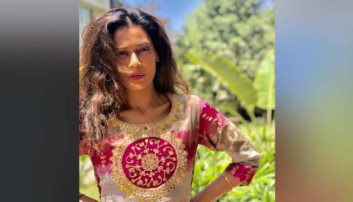 VIDEO: इस अभिनेत्री ने कहा, जैसे मक्का मदीना एक है, राम का जन्मस्थान भी एक है, मंदिर वहीं बनेगा VIDEO: इस अभिनेत्री ने कहा, जैसे मक्का मदीना एक है, राम का जन्मस्थान भी एक है, मंदिर वहीं बनेगा