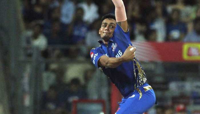 IPL 2019, RCBvMI: मुंबई ने जीता टॉस, पहले गेंदबाजी करने का किया फैसला IPL 2019, RCBvMI: मुंबई ने जीता टॉस, पहले गेंदबाजी करने का किया फैसला