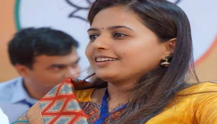 लोकसभा चुनाव 2019: महाराष्ट्र के बीड में एनसीपी और BJP के बीच जंग, मैदान में प्रीतम मुंडे लोकसभा चुनाव 2019: महाराष्ट्र के बीड में एनसीपी और BJP के बीच जंग, मैदान में प्रीतम मुंडे