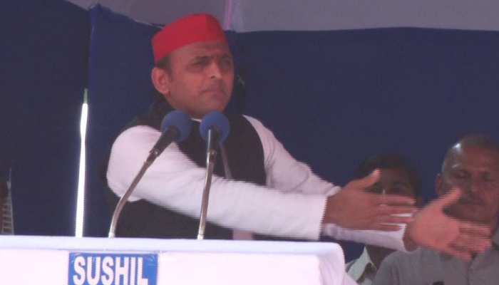 आगरा में BJP पर जमकर बरसे अखिलेश, बोले- "कल से बहुत सारे लोग घबरा गए हैं" आगरा में BJP पर जमकर बरसे अखिलेश, बोले- "कल से बहुत सारे लोग घबरा गए हैं"