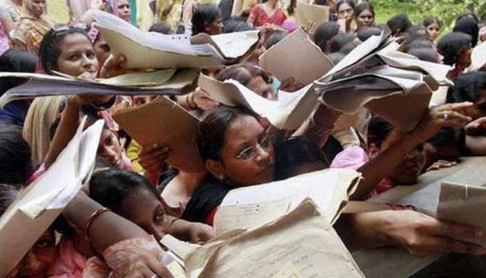 नोटबंदी से छिन गई 50 लाख लोगों की नौकरी, दोगुनी हुई बेरोजगारी दर: रिपोर्ट नोटबंदी से छिन गई 50 लाख लोगों की नौकरी, दोगुनी हुई बेरोजगारी दर: रिपोर्ट