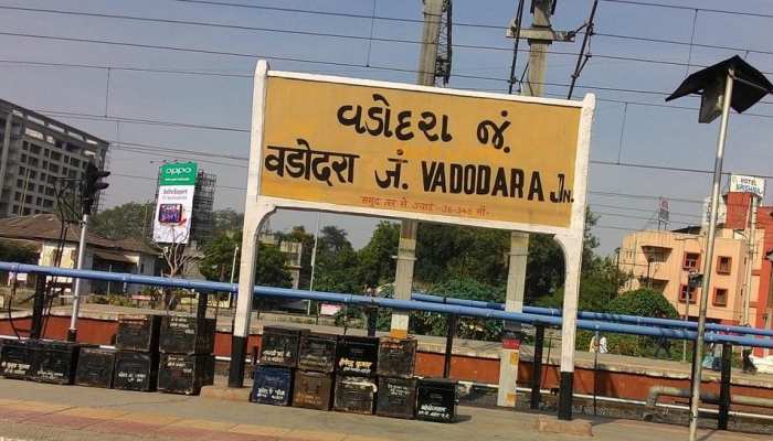लोकसभा चुनाव : BJP का राष्ट्रवाद या कांग्रेस के चुनावी वादे, वड़ोदरा की जनता किसे करेगी पसंद? लोकसभा चुनाव : BJP का राष्ट्रवाद या कांग्रेस के चुनावी वादे, वड़ोदरा की जनता किसे करेगी पसंद?