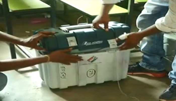 बिहारः दूसरे चरण में 5 सीटों पर 68 प्रत्याशियों का भविष्य EVM में कैद, 6 लोग गिरफ्तार बिहारः दूसरे चरण में 5 सीटों पर 68 प्रत्याशियों का भविष्य EVM में कैद, 6 लोग गिरफ्तार