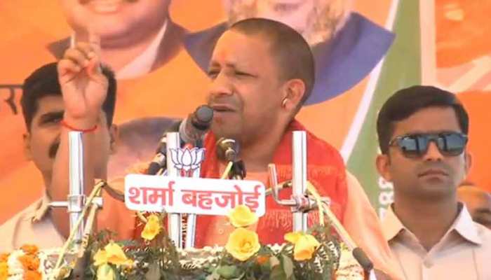 संभल में गरजे योगी, 'जिसने बाबा साहब का अपमान किया उसके लिए वोट मांग रही हैं बहनजी' संभल में गरजे योगी, 'जिसने बाबा साहब का अपमान किया उसके लिए वोट मांग रही हैं बहनजी'