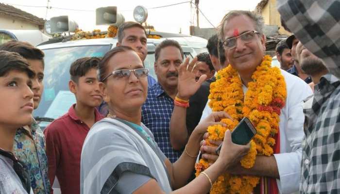 मंदसौर लोकसभा सीट: BJP के किले पर मजबूत हुई कांग्रेस की पकड़, कहीं बदल न जाए चुनावी समीकरण मंदसौर लोकसभा सीट: BJP के किले पर मजबूत हुई कांग्रेस की पकड़, कहीं बदल न जाए चुनावी समीकरण