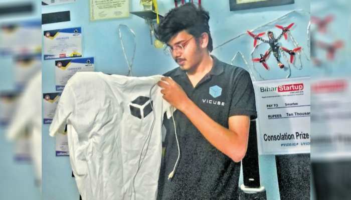 बिहार:17 साल के हर्षिल ने बनाया 'स्मार्ट टी-शर्ट', देगी हेल्थ की पूरी जानकारी बिहार:17 साल के हर्षिल ने बनाया 'स्मार्ट टी-शर्ट', देगी हेल्थ की पूरी जानकारी