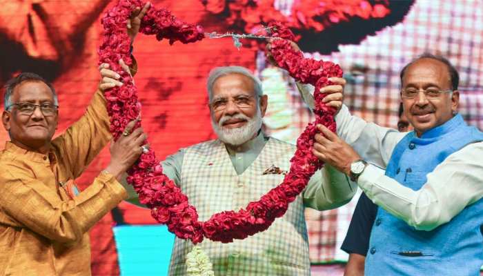 पीएम मोदी ने किया व्यापारियों से वादा, बिना गारंटी मिलेगा 50 लाख रुपए तक का कर्ज पीएम मोदी ने किया व्यापारियों से वादा, बिना गारंटी मिलेगा 50 लाख रुपए तक का कर्ज