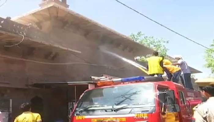 जोधपुर हाईकोर्ट के रिकॉर्ड रूम में लगी आग, काबू करने में दमकलकर्मियों के छूटे पसीनें जोधपुर हाईकोर्ट के रिकॉर्ड रूम में लगी आग, काबू करने में दमकलकर्मियों के छूटे पसीनें
