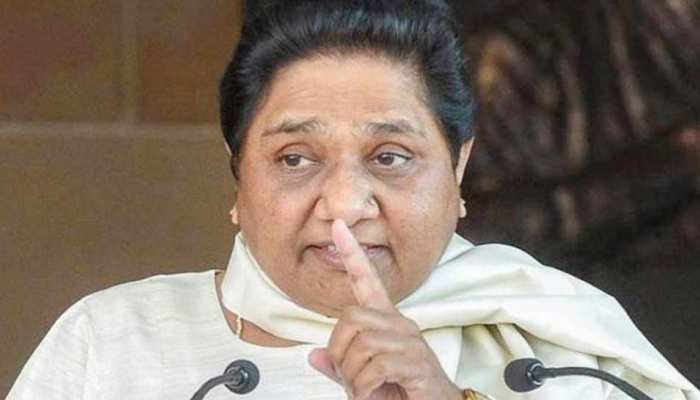 रैली में हुआ कुछ ऐसा कि भड़क गईं मायावती, दे डाली सपा कार्यकर्ताओं को ये नसीहत रैली में हुआ कुछ ऐसा कि भड़क गईं मायावती, दे डाली सपा कार्यकर्ताओं को ये नसीहत