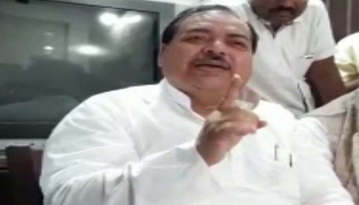 फातमी ने की नीतीश कुमार की तारीफ, तेजस्वी से कहा- RJD में केवल लालू ले सकते हैं फैसला फातमी ने की नीतीश कुमार की तारीफ, तेजस्वी से कहा- RJD में केवल लालू ले सकते हैं फैसला