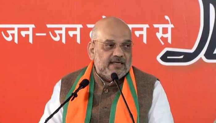 अमित शाह ने गुजरात में दिया वोट, जनता से की मतदान करने की अपील अमित शाह ने गुजरात में दिया वोट, जनता से की मतदान करने की अपील