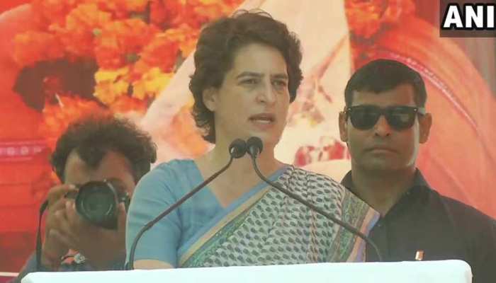 प्रियंका का पीएम मोदी पर वार, 'इनको सनक है मेरे परिवार के बारे में ही बात करते हैं' प्रियंका का पीएम मोदी पर वार, 'इनको सनक है मेरे परिवार के बारे में ही बात करते हैं'