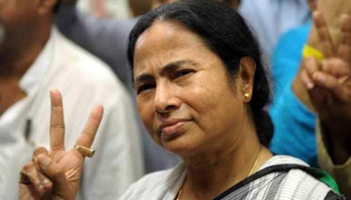 ममता के गढ़ में TMC को मिलेगी बीजेपी से चुनौती, वक्त के साथ रंग बदलती है यह सीट ममता के गढ़ में TMC को मिलेगी बीजेपी से चुनौती, वक्त के साथ रंग बदलती है यह सीट