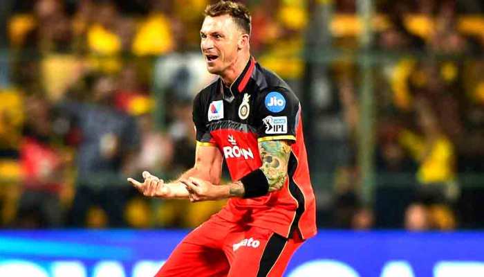 IPL-12: विराट कोहली की ‘टीम बेंगलुरू’ को एक और झटका, जीत दिलाने वाला गेंदबाज हुआ बाहर IPL-12: विराट कोहली की ‘टीम बेंगलुरू’ को एक और झटका, जीत दिलाने वाला गेंदबाज हुआ बाहर