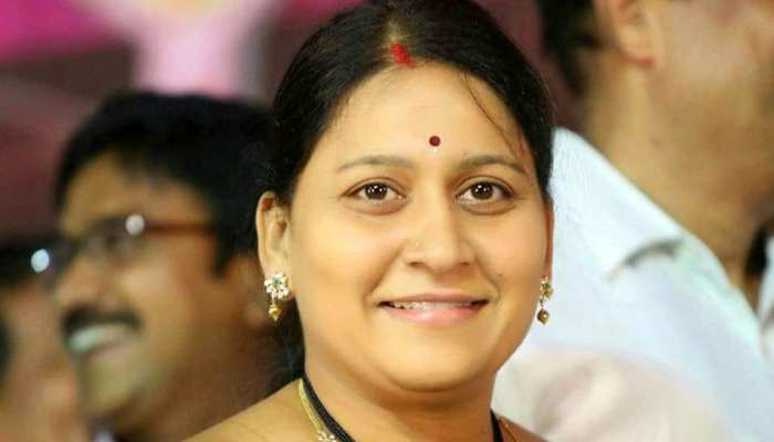 महबूबाबाद लोकसभा सीट: TRS का नए चेहरे पर दांव, कांग्रेस से है सीधी टक्कर महबूबाबाद लोकसभा सीट: TRS का नए चेहरे पर दांव, कांग्रेस से है सीधी टक्कर