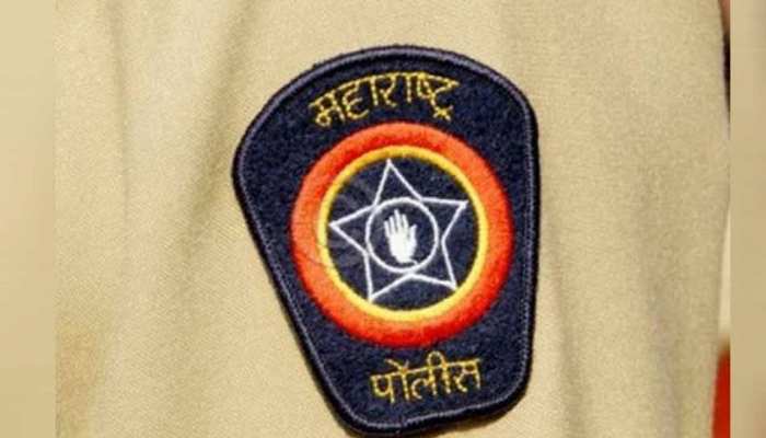 दंपति के बीच रोज होती थी लड़ाई, गुस्से में पहले पत्नी को मारा और बेटी पर किया हमला दंपति के बीच रोज होती थी लड़ाई, गुस्से में पहले पत्नी को मारा और बेटी पर किया हमला