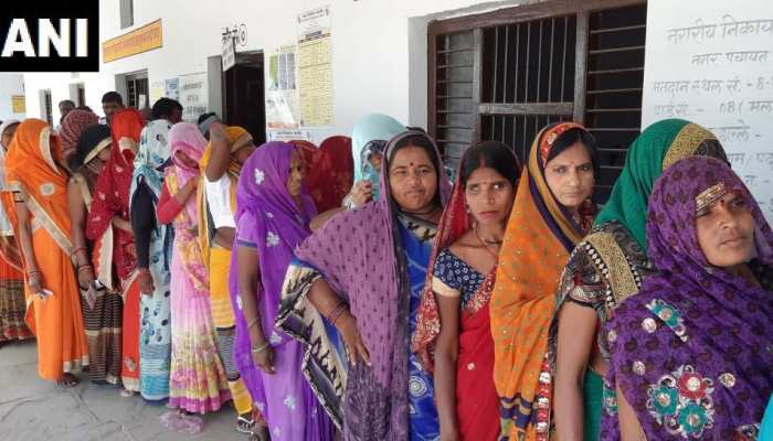 UP LIVE: दोपहर 3 बजे तक 43.93% हुआ मतदान, झांसी में सबसे ज्यादा और शाहजहांपुर में सबसे कम हुई वोटिंग UP LIVE: दोपहर 3 बजे तक 43.93% हुआ मतदान, झांसी में सबसे ज्यादा और शाहजहांपुर में सबसे कम हुई वोटिंग