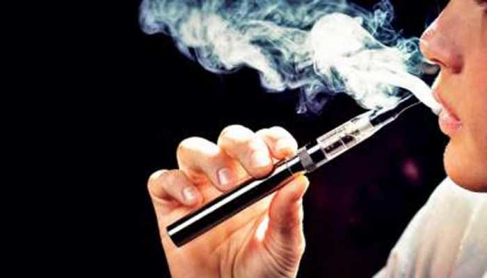 स्मोकिंग छोड़ने का सबसे प्रभावी तरीका है ई-सिगरेट: Research स्मोकिंग छोड़ने का सबसे प्रभावी तरीका है ई-सिगरेट: Research