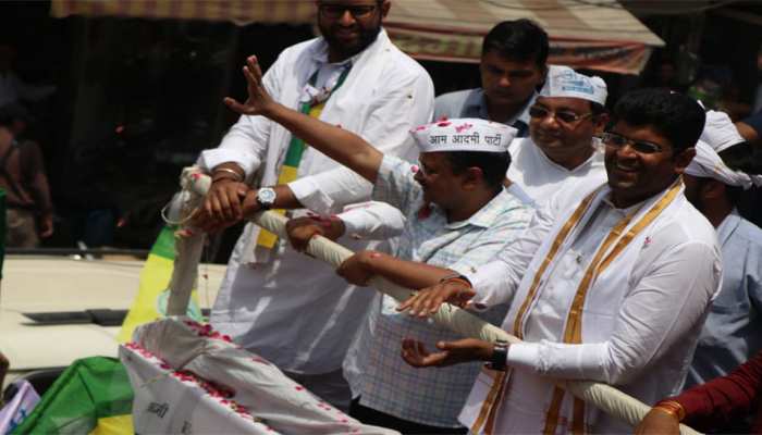 हरियाणा के सोनीपत में AAP का रोड शो, केजरीवाल ने BJP पर बोला हमला हरियाणा के सोनीपत में AAP का रोड शो, केजरीवाल ने BJP पर बोला हमला