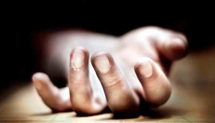 बिहार : ट्रेन के आगे कूदकर छात्रा ने की खुदकुशी, परिजनों ने शिक्षक पर जबरन फेल करने का आरोप बिहार : ट्रेन के आगे कूदकर छात्रा ने की खुदकुशी, परिजनों ने शिक्षक पर जबरन फेल करने का आरोप