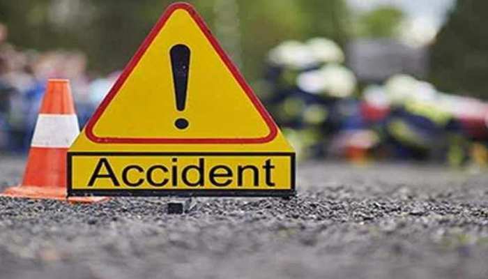 हरदोई में दर्दनाक हादसा, ट्रैक्टर ट्रॉली पलटने से 5 लोगों की मौत, 29 घायल हरदोई में दर्दनाक हादसा, ट्रैक्टर ट्रॉली पलटने से 5 लोगों की मौत, 29 घायल