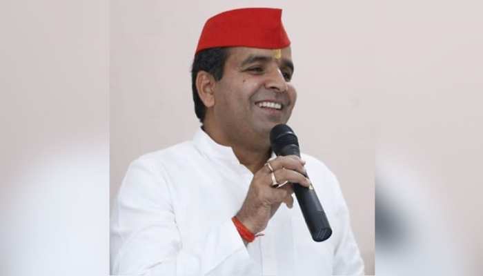नकली चौकीदार, असली चौकीदार से डर गए और तेज बहादुर का पर्चा खारिज करा दिया: धर्मेंद्र यादव नकली चौकीदार, असली चौकीदार से डर गए और तेज बहादुर का पर्चा खारिज करा दिया: धर्मेंद्र यादव