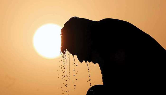 Summer Tips: गर्मियों में अपनाएं आसान घरेलू उपाय, नहीं लगेगी लू Summer Tips: गर्मियों में अपनाएं आसान घरेलू उपाय, नहीं लगेगी लू